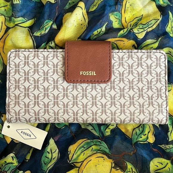 Brand New Fossil Madison Clutch Bifold Wallet Taupe Tan Logo Snap Close Neutral - Picture 1 of 15